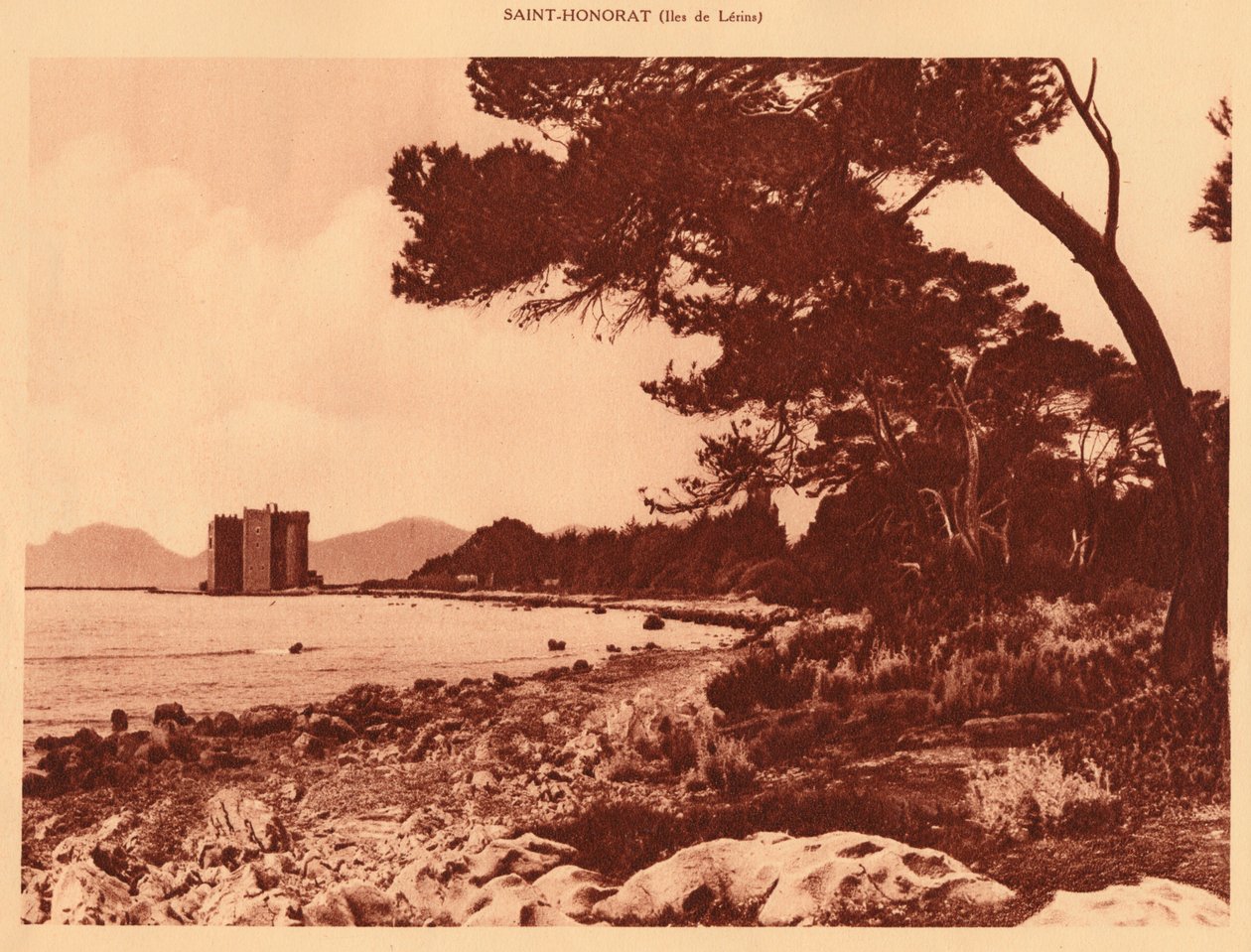 Det gamla klostret, Saint-Honorat, 1930. av Unbekannt