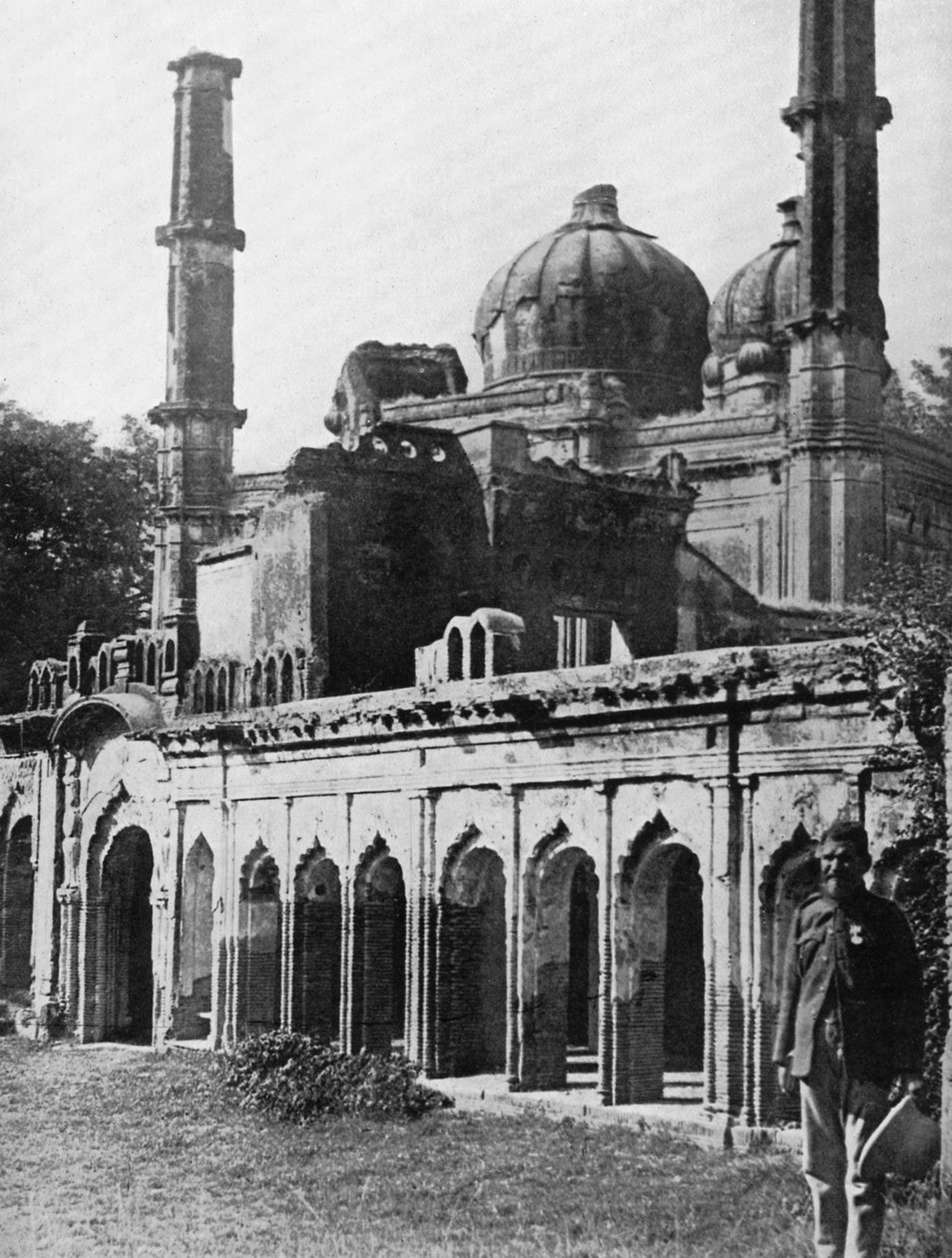 Den gamla moskén i Lucknow, Indien, c1920 av Unbekannt