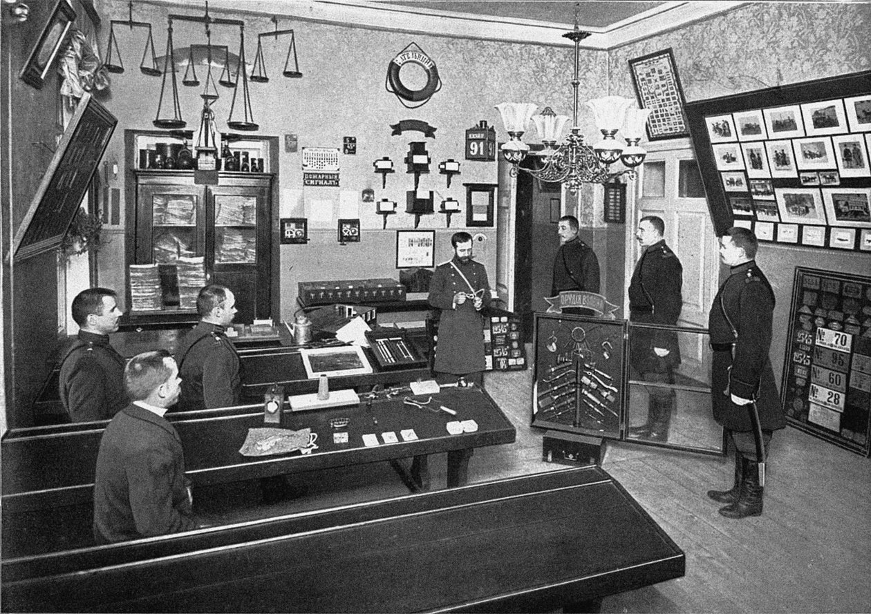Polisen rekryterar i Sankt Petersburgs polisskola, 1903 av Unbekannt
