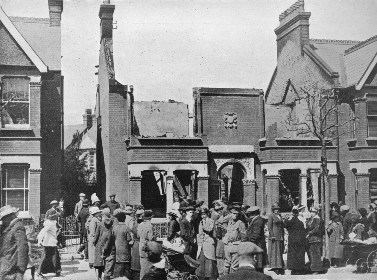 Resultatet av en flygräd: Ett havererat hus i Southend, 1915 av Unbekannt