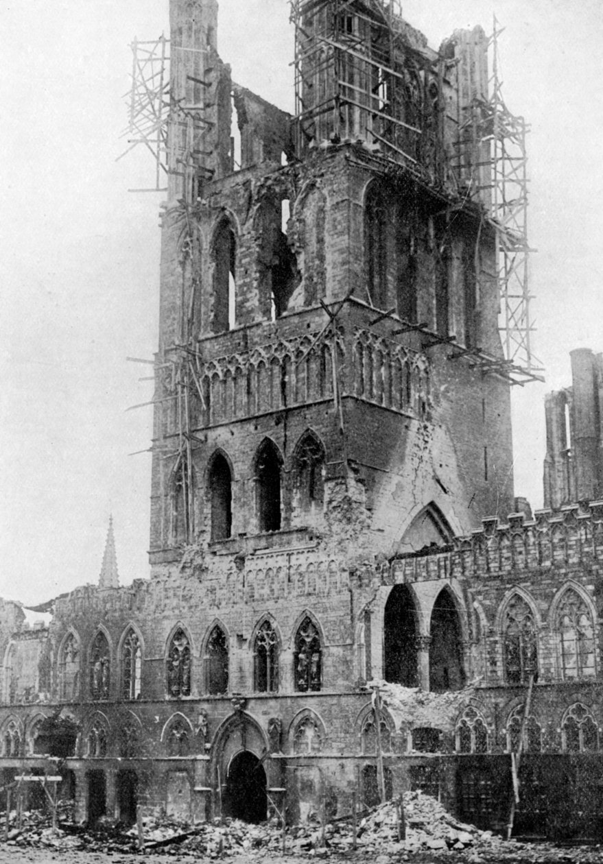 Tornet i Saluhallen efter ett tyskt bombardement, Ypres, Belgien, första världskriget, 1920 av Unbekannt