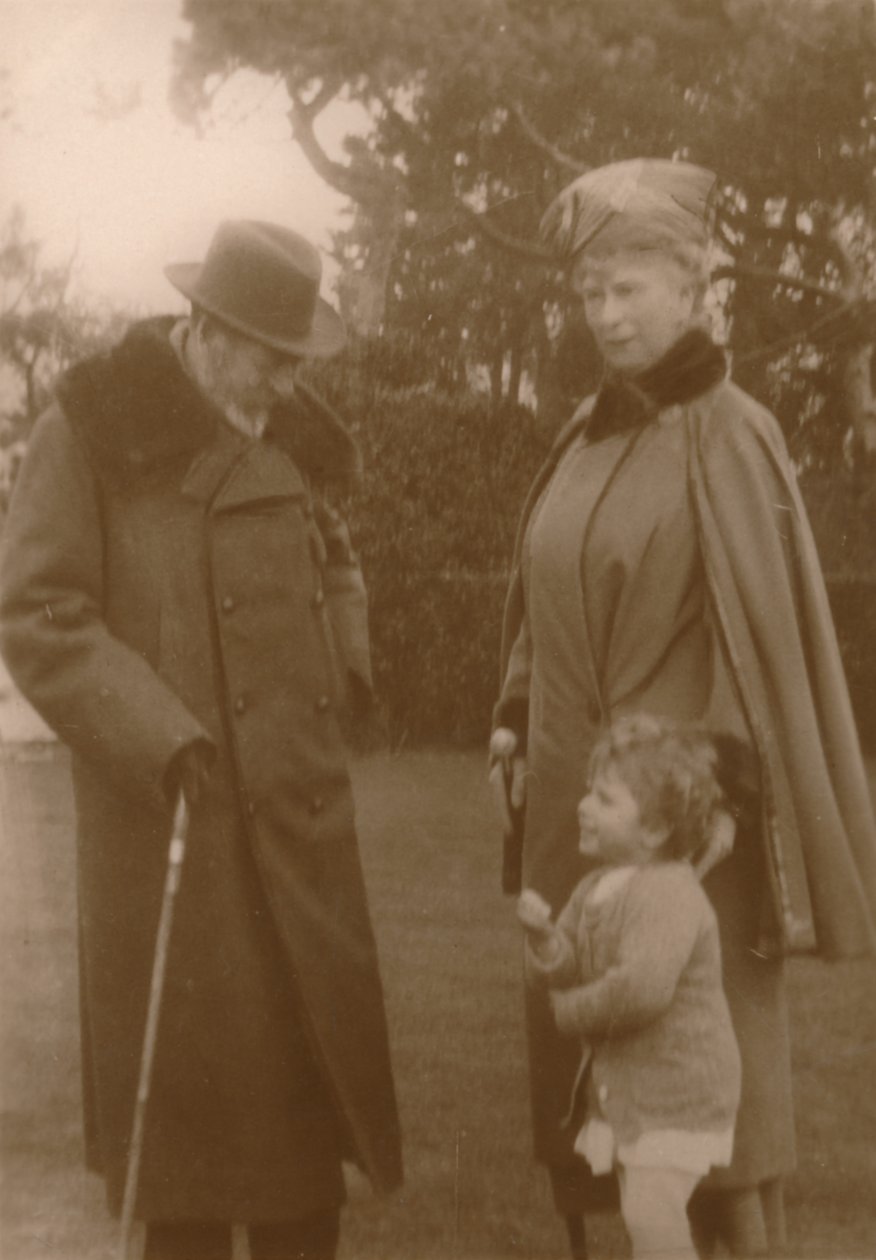 Deras majestäter kungen och drottningen med prinsessan Elizabeth i Craigweil House, Bognor, c1930. av Unbekannt