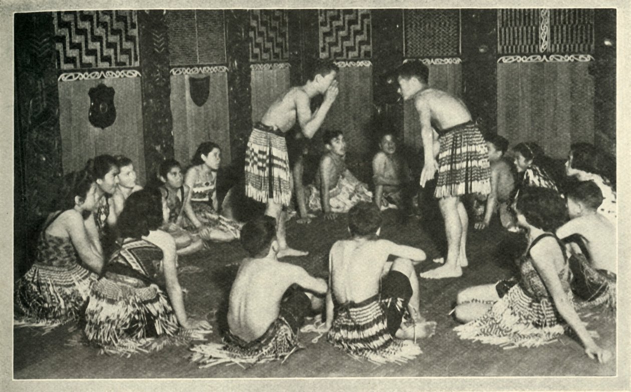 Dessa maoribarn på Native School, Whakarewarewa, spelar ett handspel, c1948. av Unbekannt