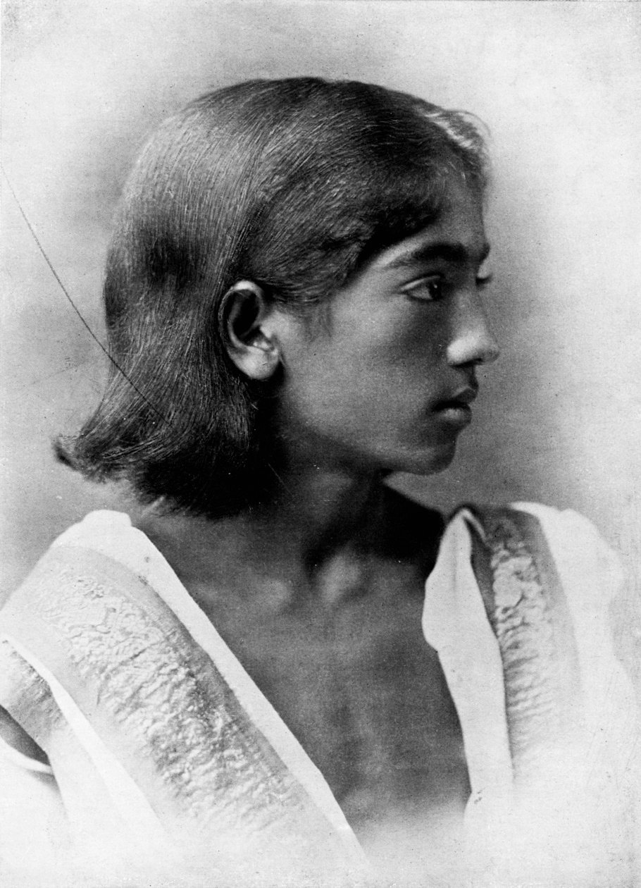 Detta är ett fotografi av J. Krishnamurti, c1911, 1911 av Unbekannt