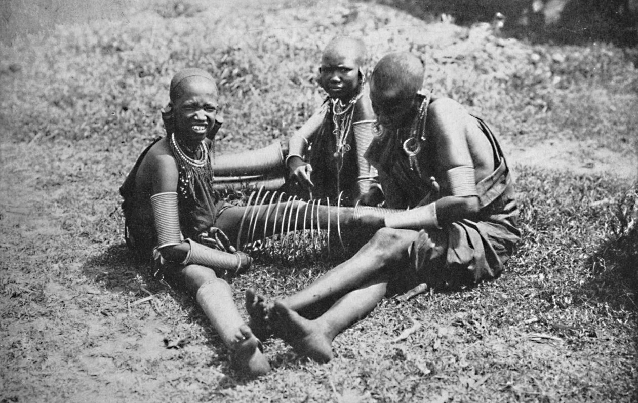 Tre unga masai-kvinnor, 1912 av Unbekannt