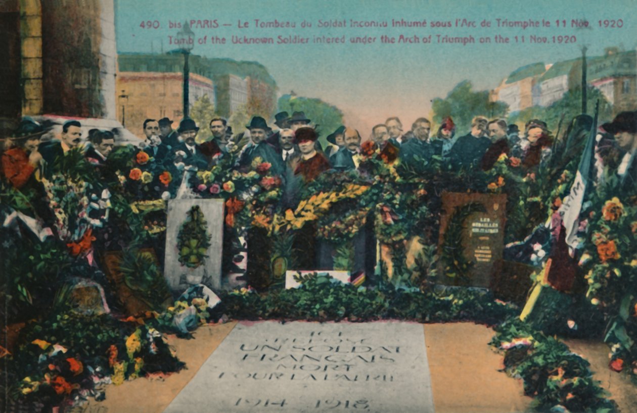 Den okände soldatens grav begravd under Triumfbågen den 11 november 1920, Paris, c1920 av Unbekannt