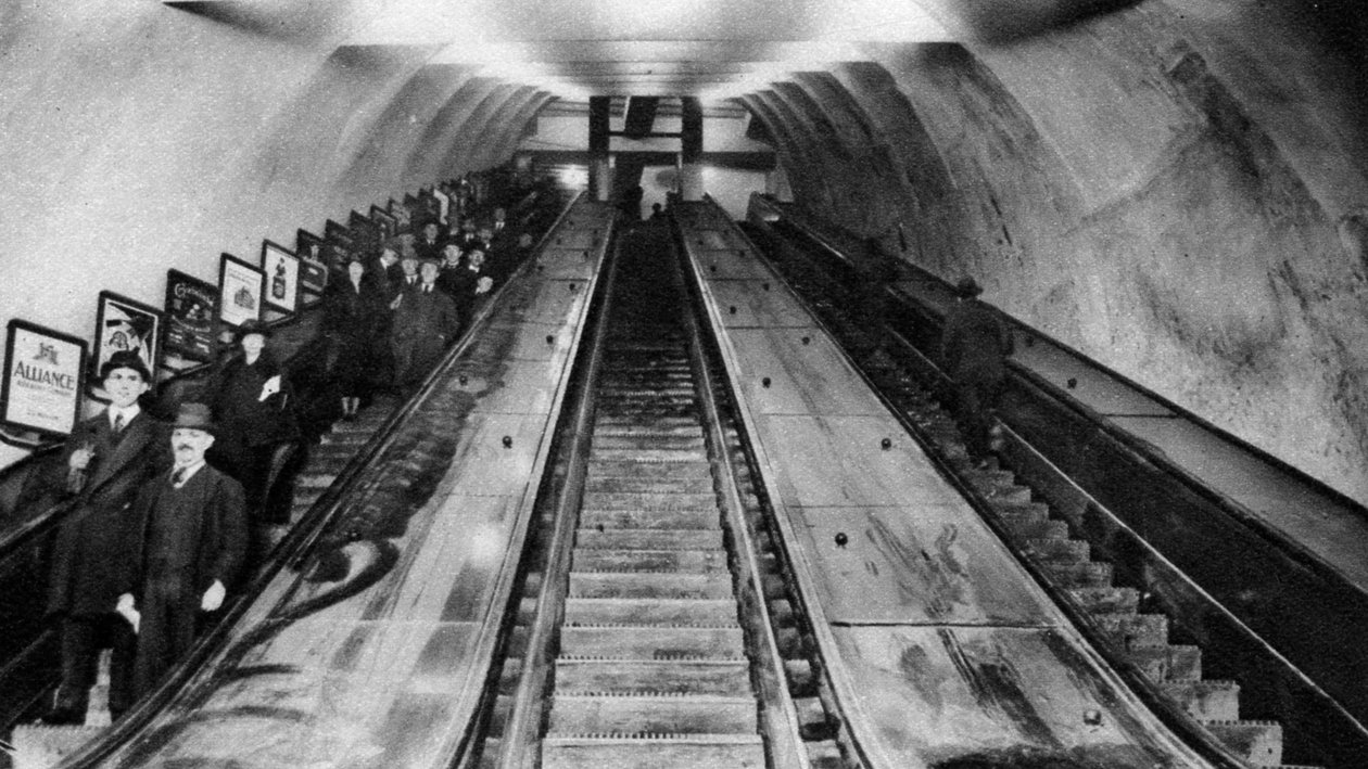 Tottenham Court Road rulltrappor för tunnelbanestationer, London, 1926-1927 av Unbekannt