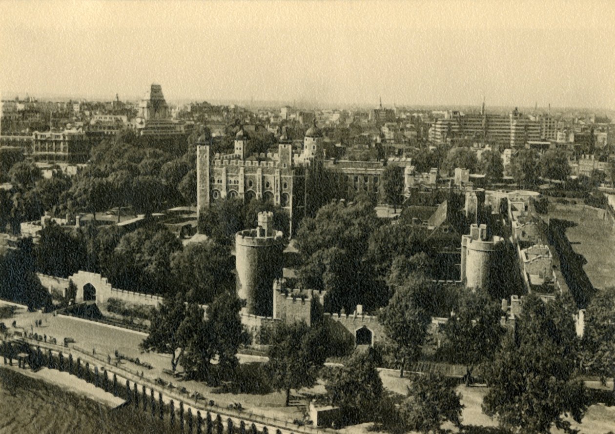 Tower of London. Allmän vy från söder, c1920. av Unbekannt