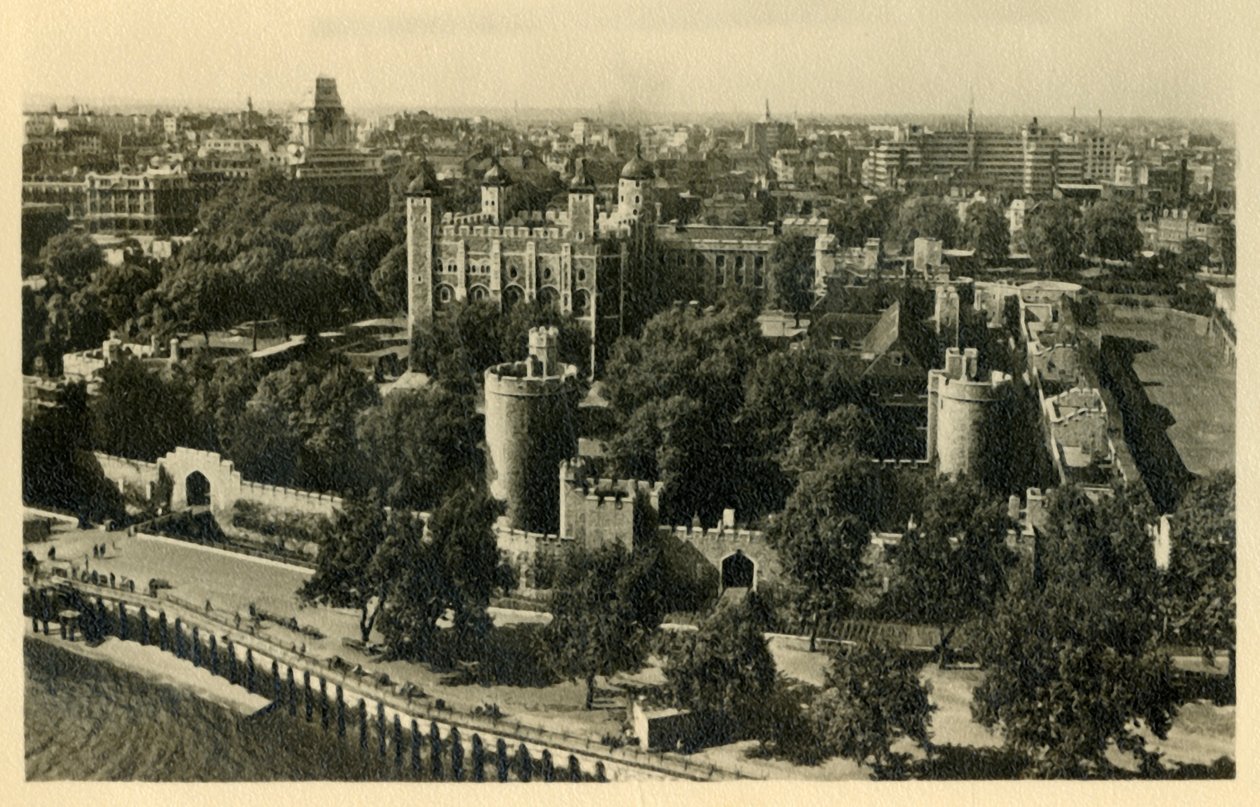 Tower of London. Allmän vy från söder, c1920. av Unbekannt
