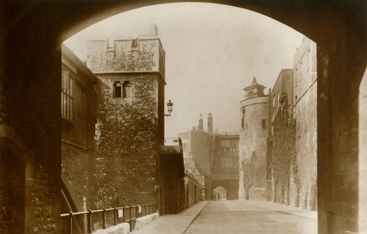 Tower of London. St Thomas och klocktornet, c1910. av Unbekannt