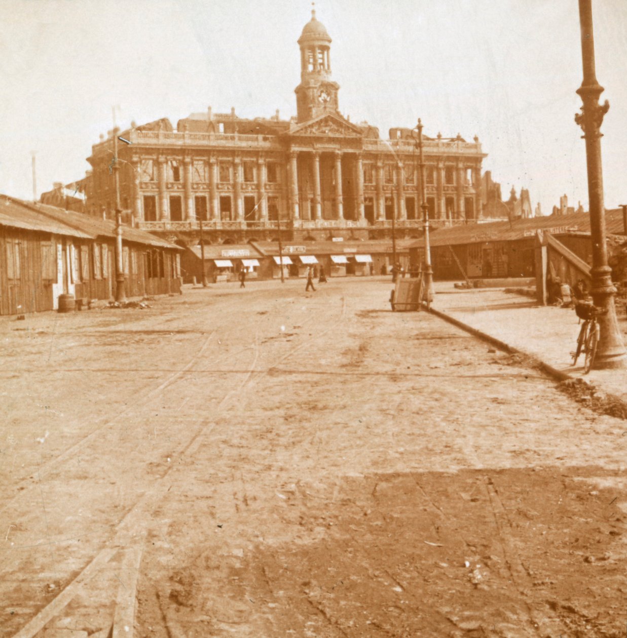 Rådhuset och huvudtorget, Cambrai, norra Frankrike, c1914-c1918. av Unbekannt