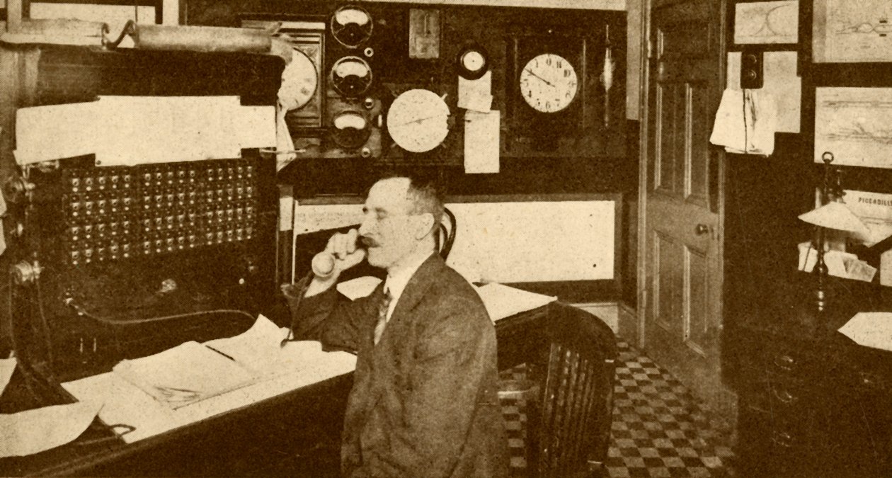 Traffic Controllers Office, London Underground Railways, 1930. av Unbekannt