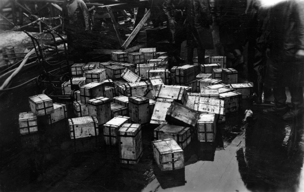 Transport av 14 000 000 pund ädelmetaller på det brittiska slagskeppet HMS Malaya, 1940 av Unbekannt