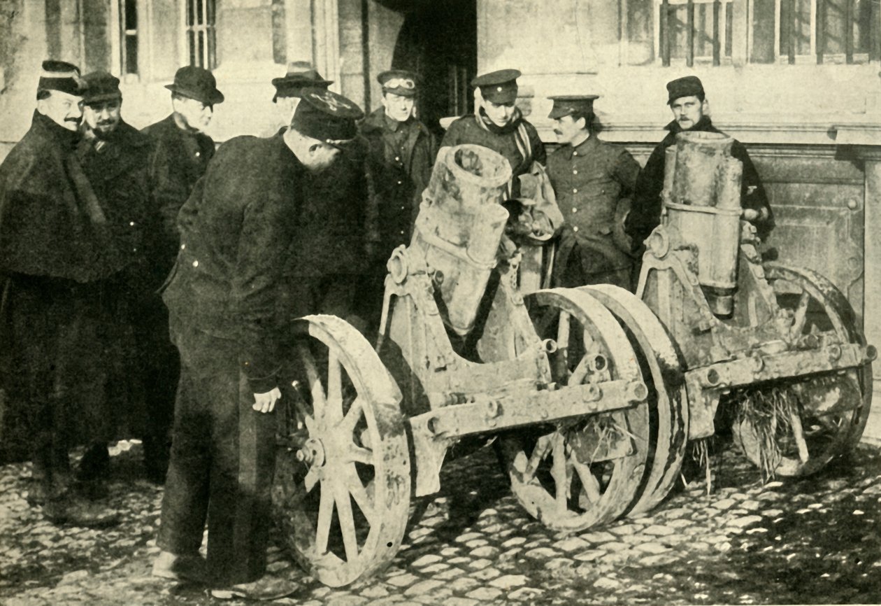 Skyttegravmortlar tillfångatagna från tyskarna, första världskriget, 1914, c1920. av Unbekannt