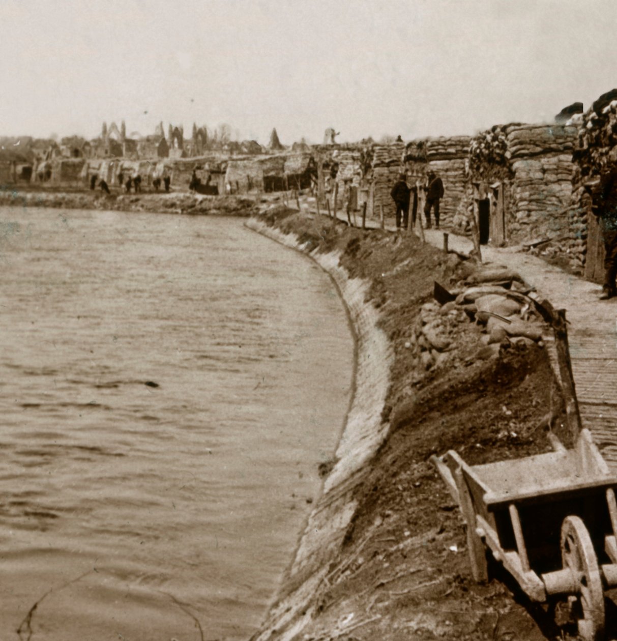 Skyttegravar vid Nieuwpoort, Flandern, Belgien, c1914-c1918 av Unbekannt
