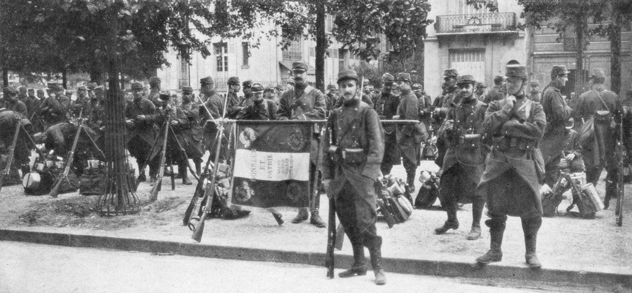 Trupper och flagga för det franska 102:a infanteriet, Saint-Francois-Xavier, Paris, Frankrike, augusti 1914 av Unbekannt