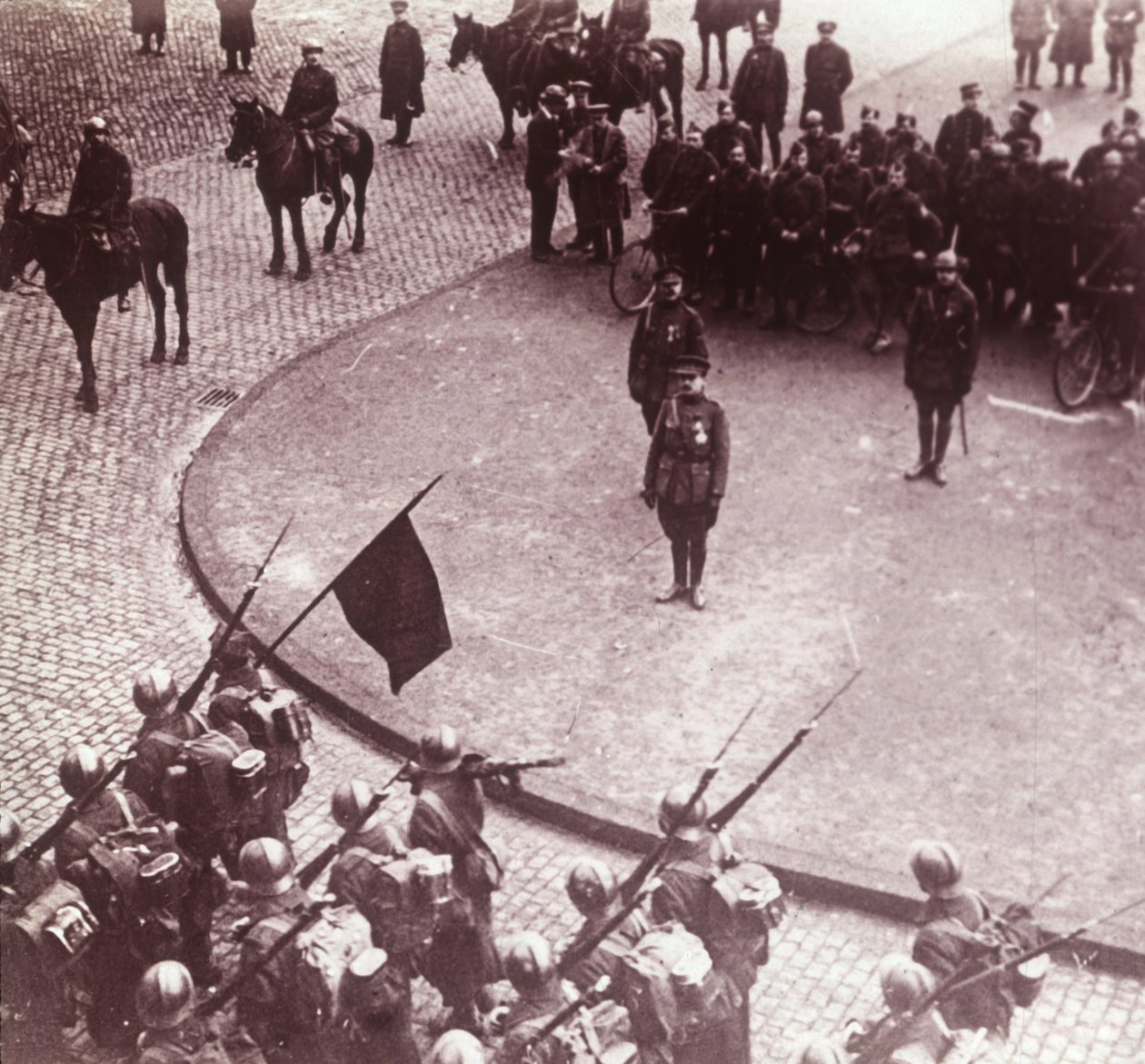 Trupper marscherar, Aachen, Tyskland, c1914-c1918 av Unbekannt