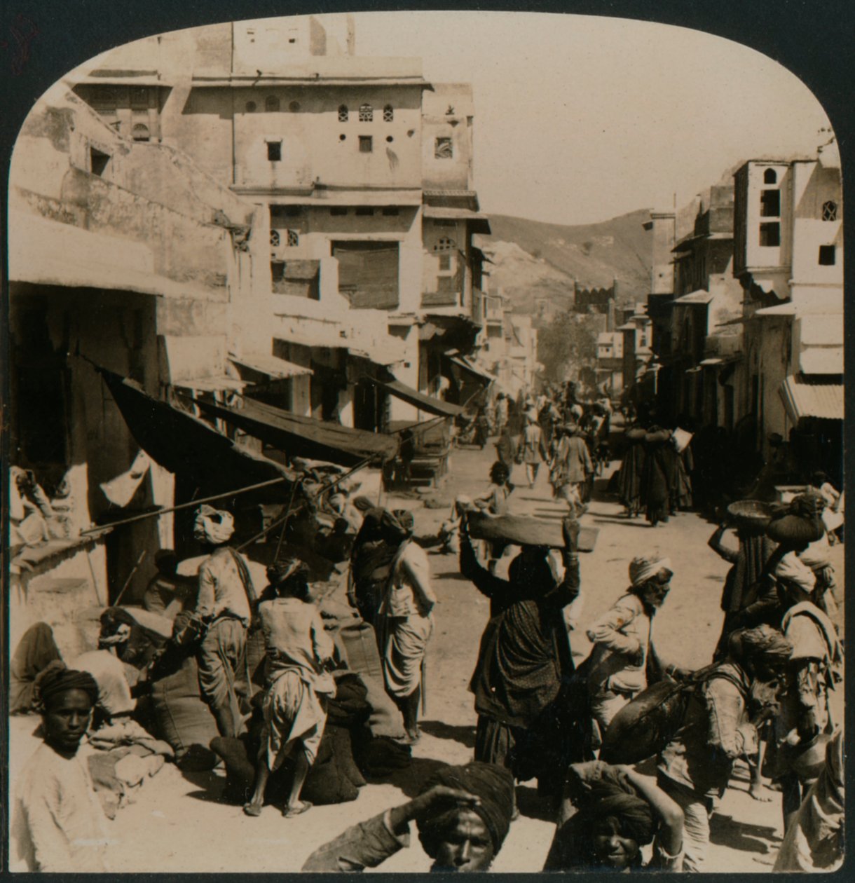 Truly Oriental - en gata i den antika staden Ajmere, Indien, 1907 av Unbekannt