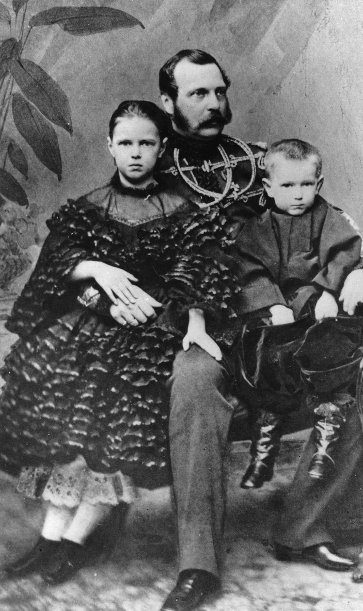 Tsar Alexander II av Ryssland med sin dotter Maria och son Sergej, c1860-c1862 av Unbekannt
