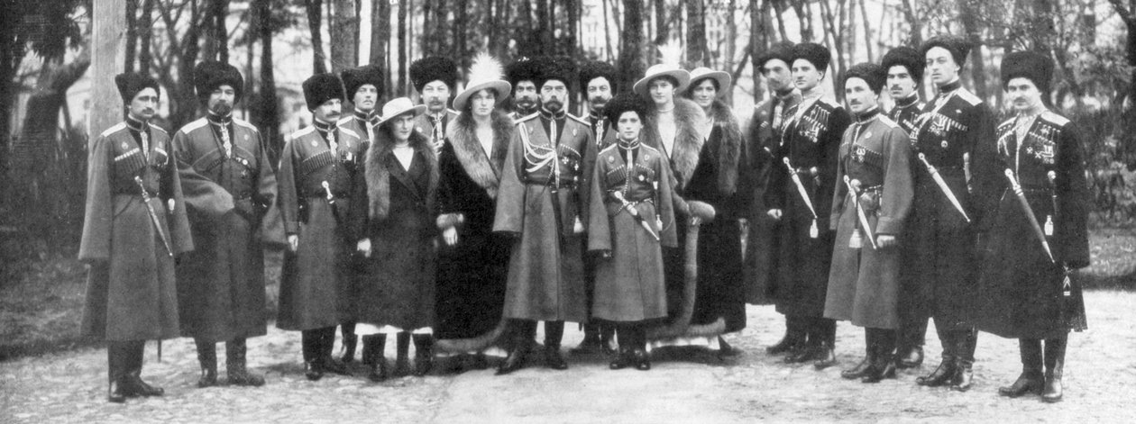 Tsar Nicholas II av Ryssland och hans familj före abdikation, 1917 av Unbekannt