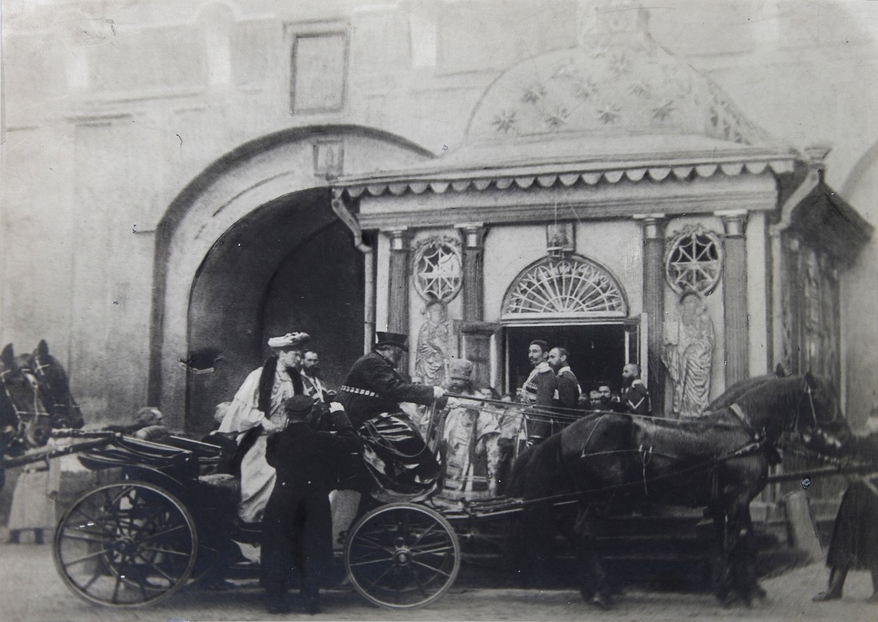 Tsarina Alexandra Fyodorovna besöker det iberiska kapellet, Moskva, Ryssland, 1900-talet av Unbekannt