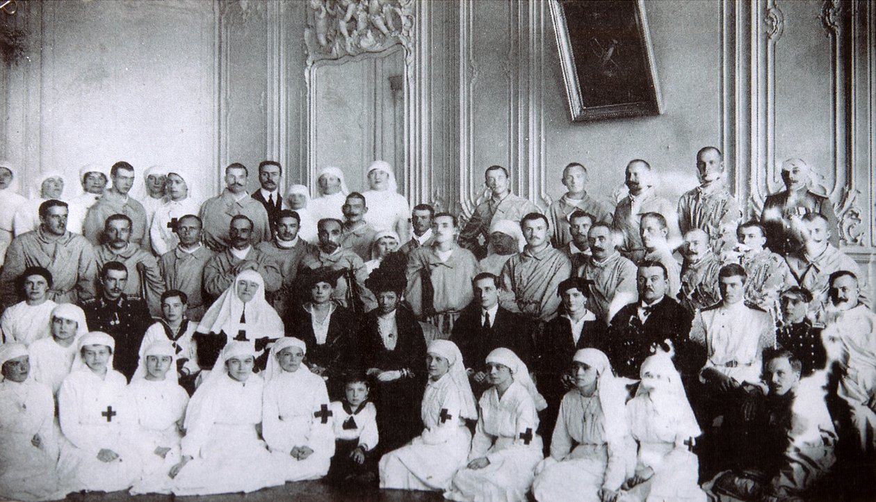 Tsarina Maria Feodorovna från Ryssland besöker ett sjukhus i Kiev, 1915 av Unbekannt
