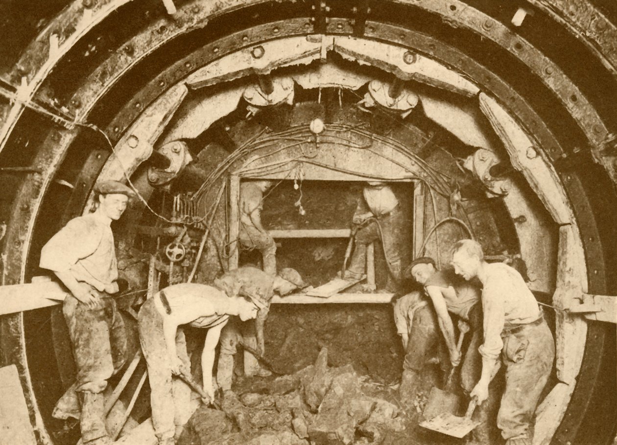 Rörtunnelutgrävning med hjälp av Greathead Boring Shield, c1930. av Unbekannt