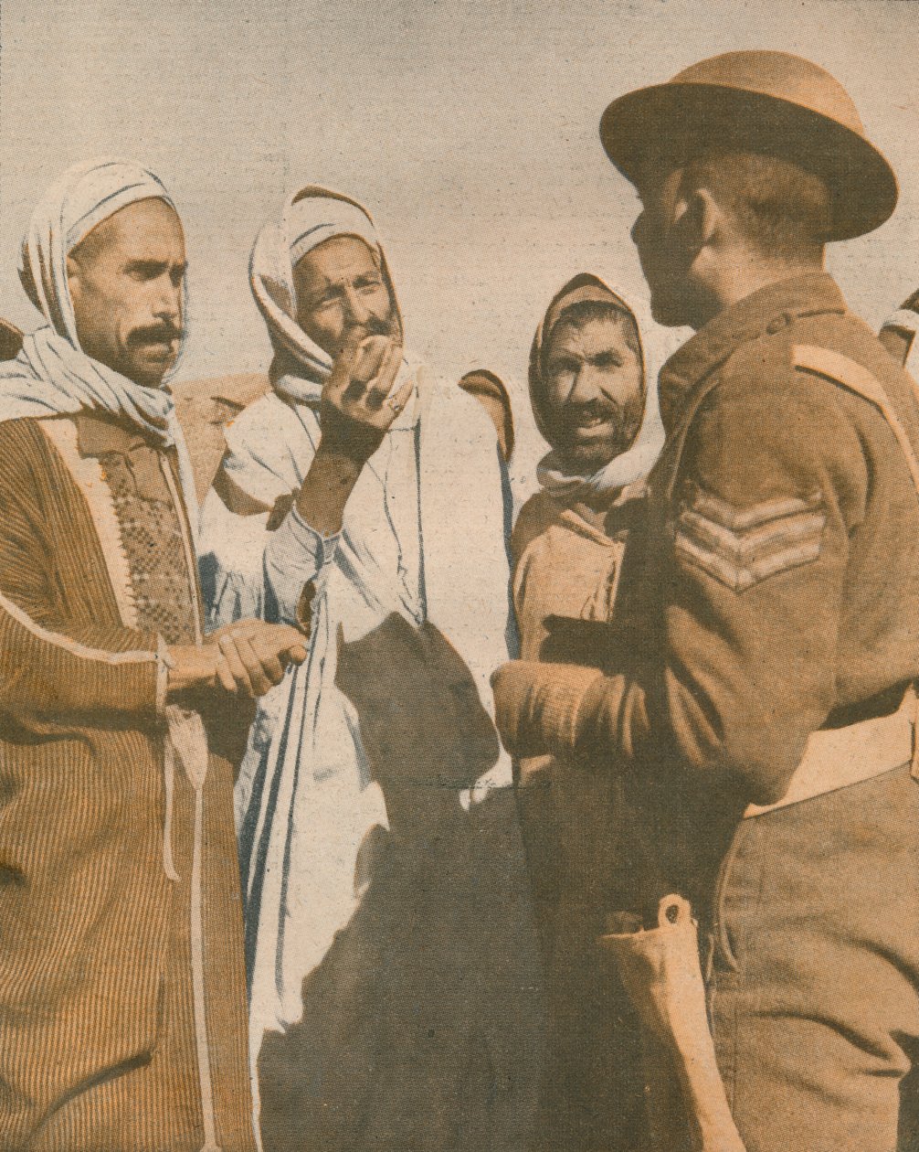 Tunisiska araber välkomnar en brittisk sergeant i Chaouach, 1943 av Unbekannt