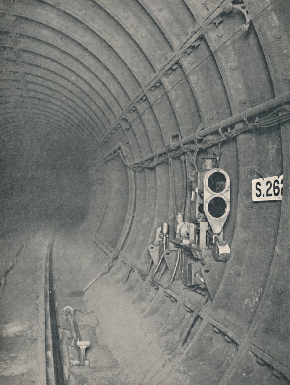 Tunnelsignal och automatiskt tågstopp. London Underground Railways, 1926 av Unbekannt