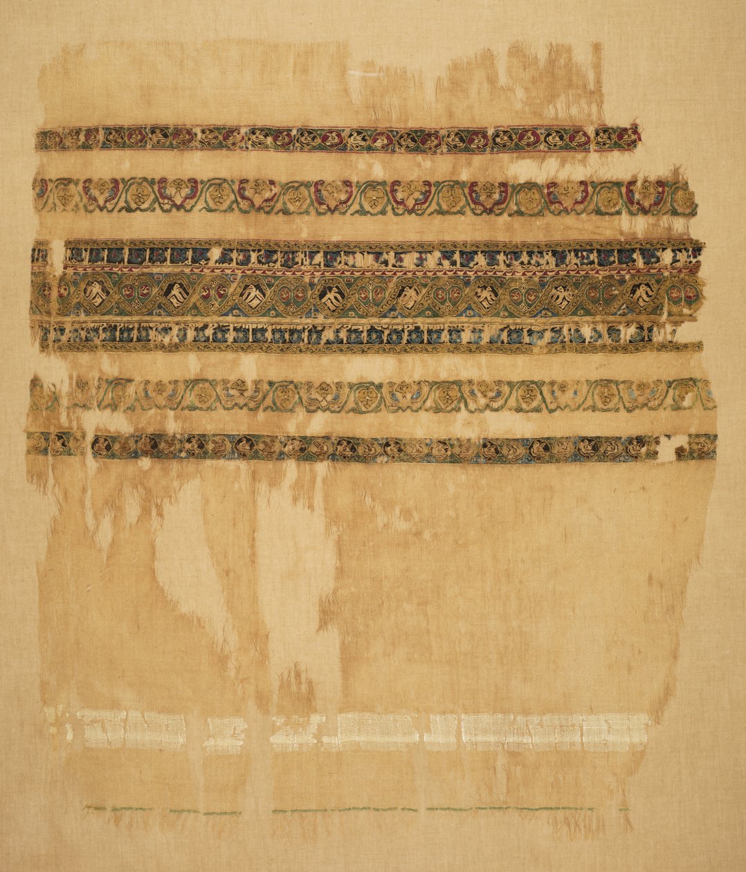 Turban eller sjalslut med tiraz och guld, 1094. av Unbekannt