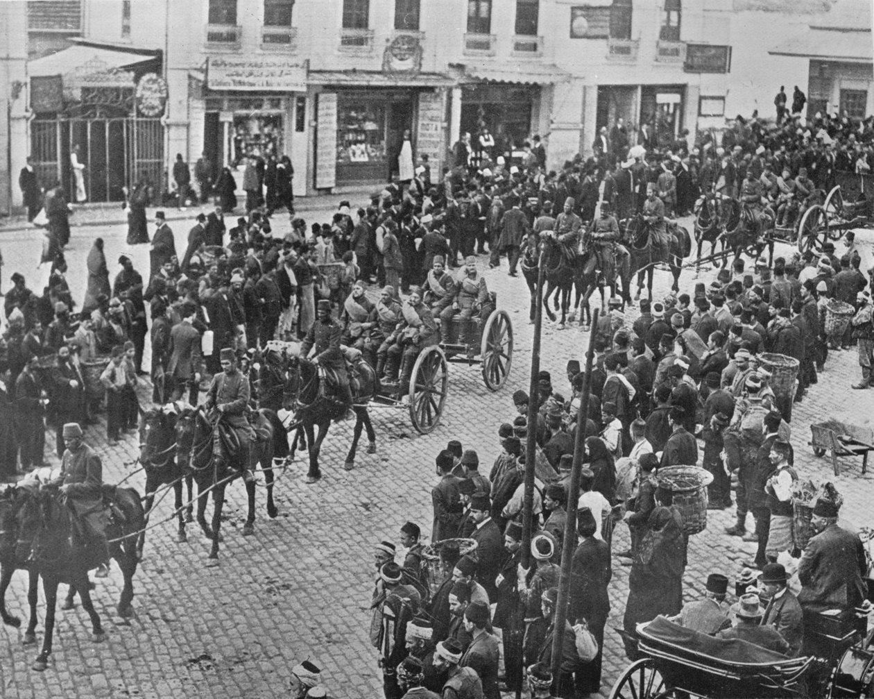 Turkiskt artilleri lämnar Konstantinopel i aktiv tjänst, 1915 av Unbekannt
