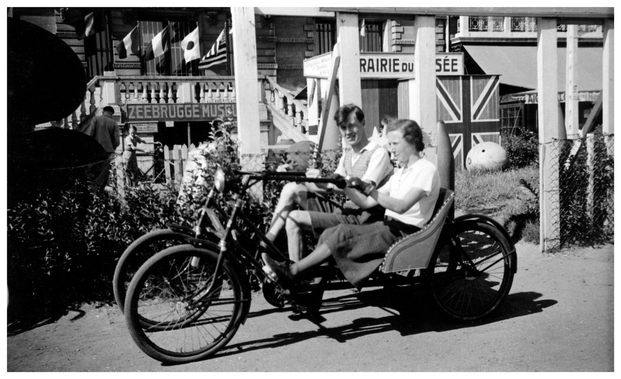 Tvåsitsig trehjuling, Zeebrugge, Belgien, 1936 av Unbekannt