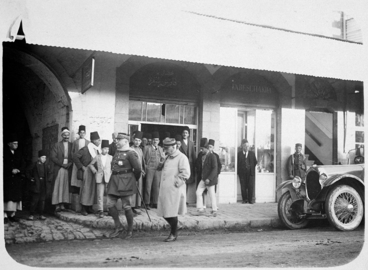 Två officerare från den franska främlingslegionen, Syrien, 1900-talet av Unbekannt