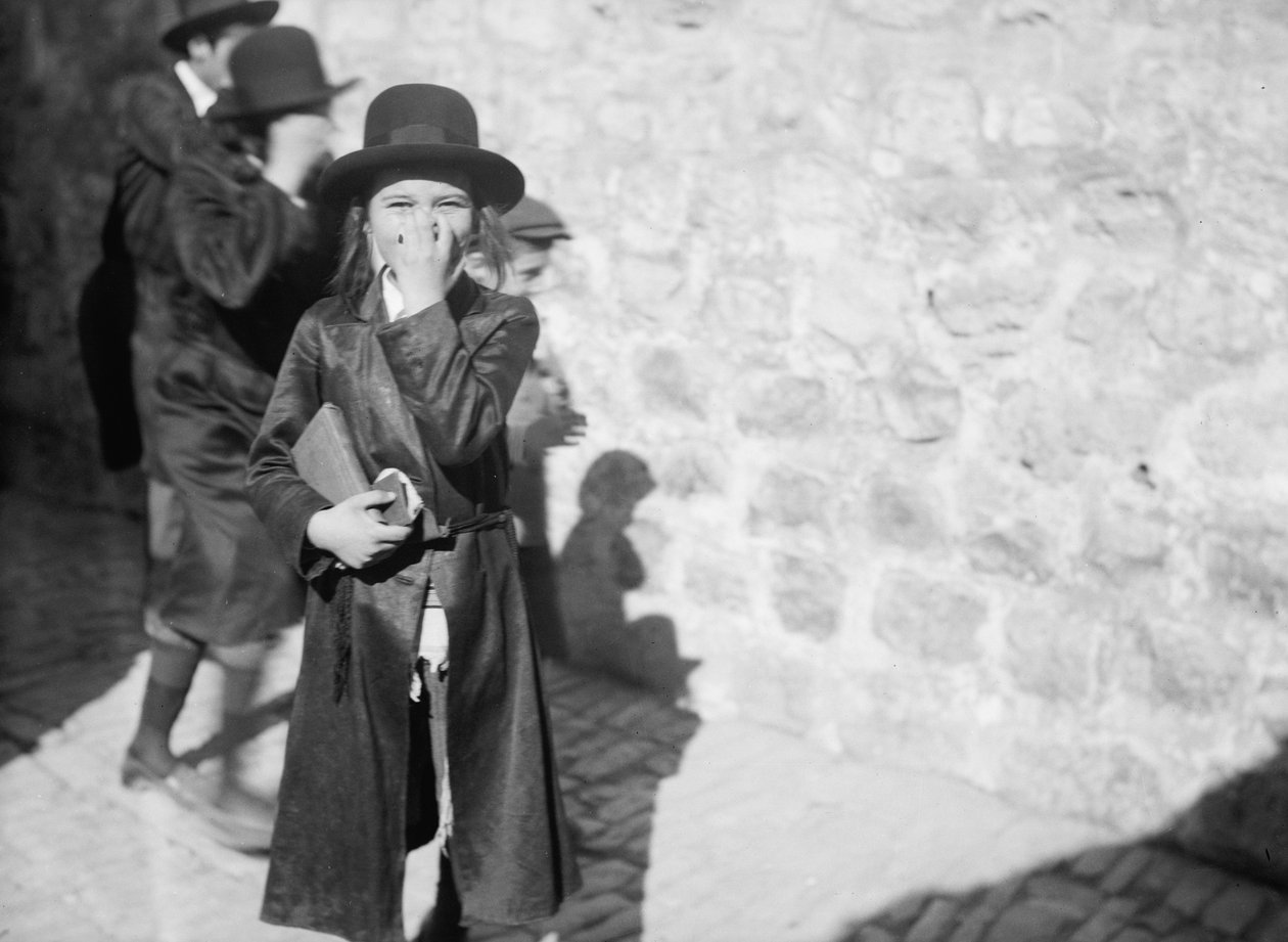 Typer vid judarnas klagomur, ca 1934-1939 (s/v foto) av Unbekannt