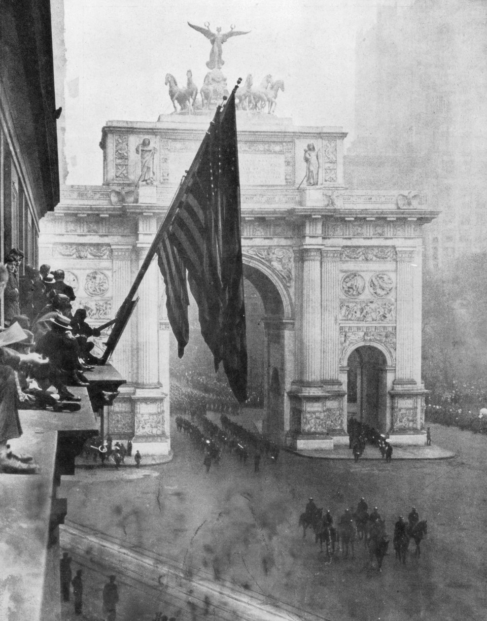 USA:s första armé passerar genom Victory Arch, Madison Square, New York, USA, 10 september 1919 av Unbekannt