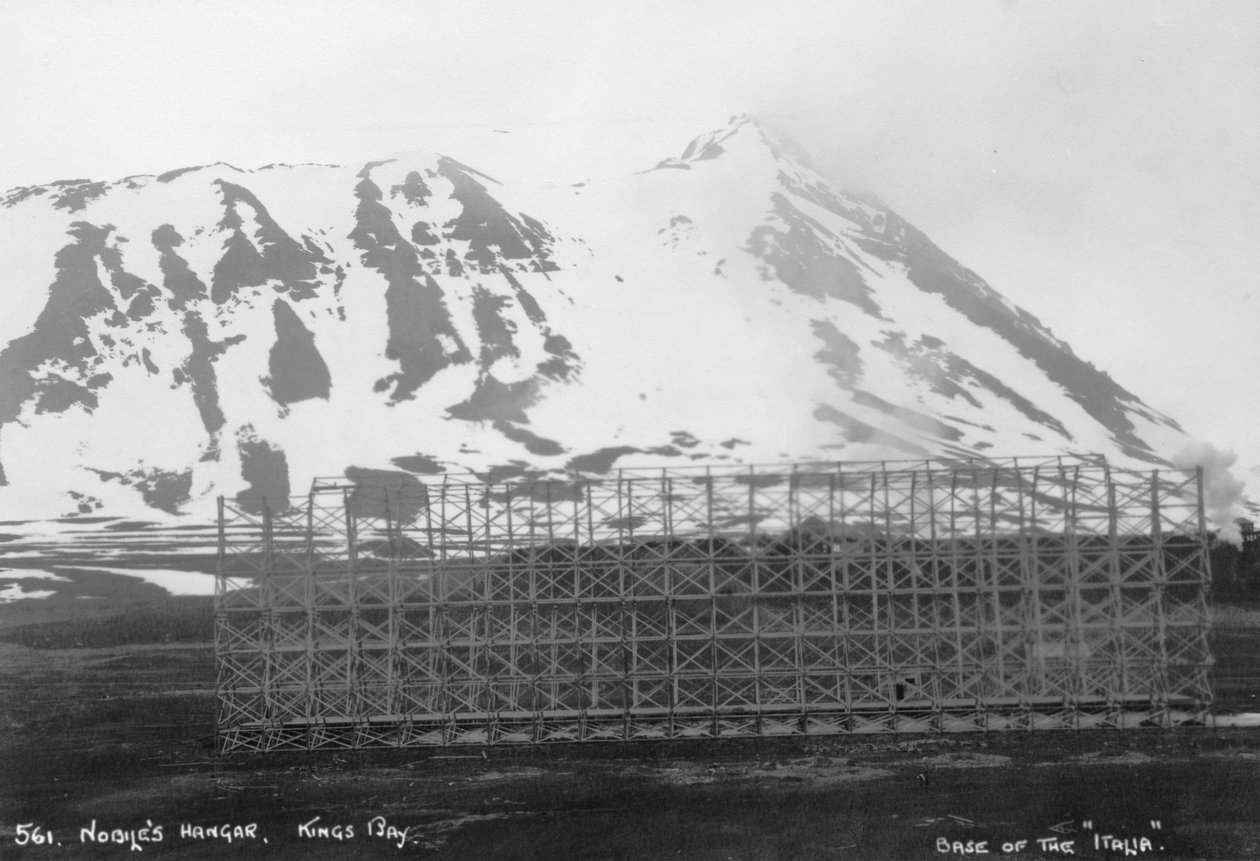 Umberto Nobiles hangar, bas för luftskeppet Italia, Kongsfjorden, Spitzbergen, Norge, 1929 av Unbekannt