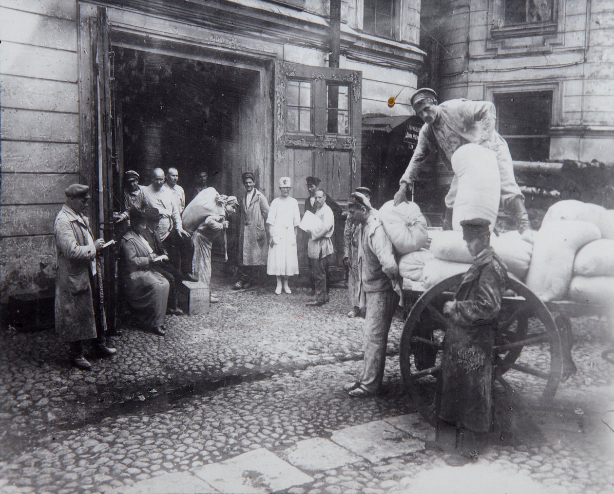 Lossa mat, forskarnas hus, Petrograd, Ryssland, c1920-c1924 av Unbekannt