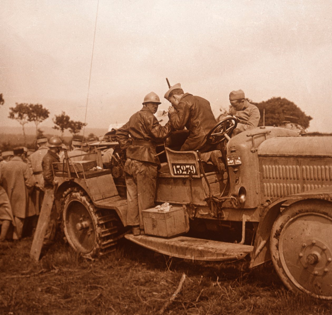 Användning av vinschen för barrageballong, Somme, norra Frankrike, c1914-c1918. av Unbekannt
