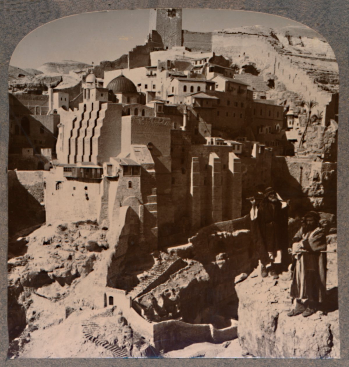 Valley of Mar Saba and Convent, från Brook Kedron, c1900 av Unbekannt