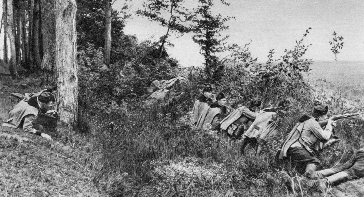 Förtrupp av österrikisk-ungerska uhlaner som ockuperar en glänta i en skog, första världskriget, 1917 av Unbekannt