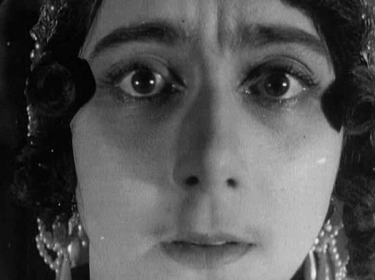 Vera Karalli, rysk balettdansös och stumfilmskådespelerska, ೧೯೧೫ av Unbekannt