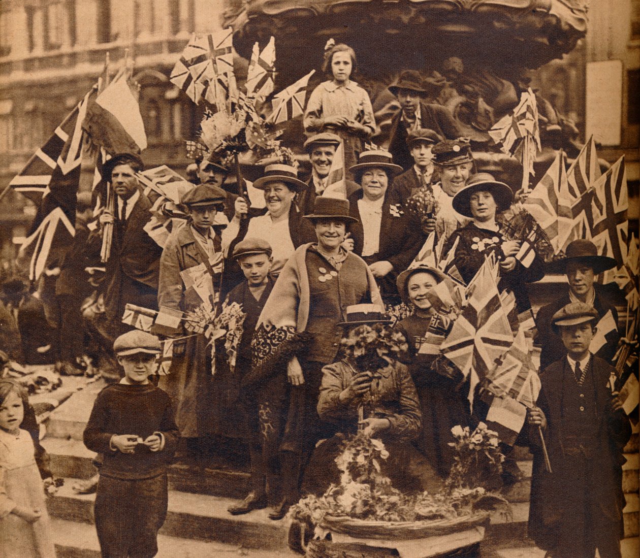 Segerfirande under Eros, Piccadilly, London, 1918, 1938 av Unbekannt