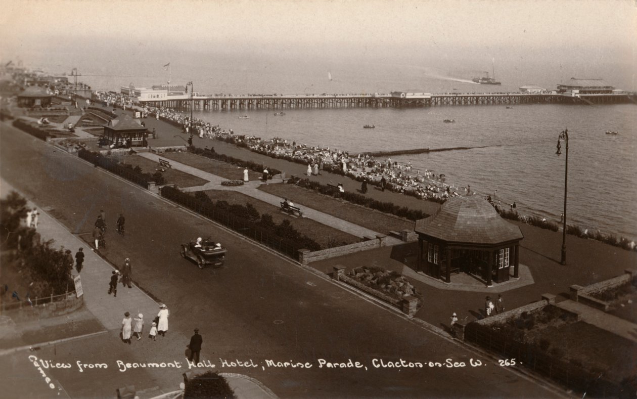 Utsikt från Beaumont Hall Hotel, Marine Parade, Clacton-on-Sea, c1925 av Unbekannt