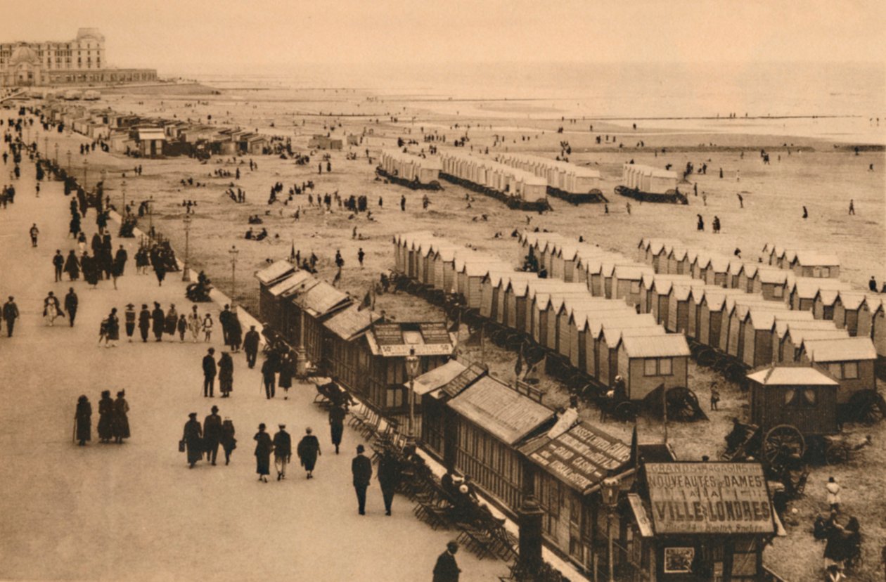 Utsikt över Esplanaden mot Palace Hotel and Cabins, c1928 av Unbekannt