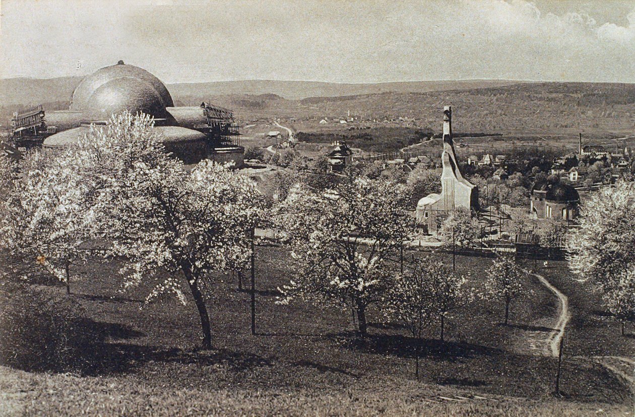Utsikt över Goetheanum och värmehuset, Dornach, Schweiz, 1914-1916 av Unbekannt
