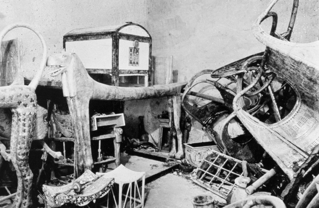 Utsikt över förkammaren till Tutankhamons grav, kungarnas dal, Egypten, 1922 av Unbekannt
