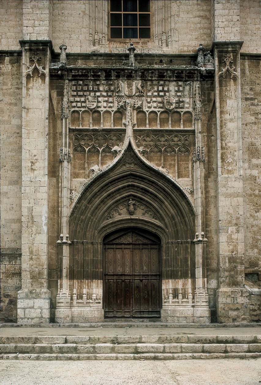 Vy över portalen till kyrkan Santa Maria Mediavilla, Medina de Rioseco, Spanien av Unbekannt