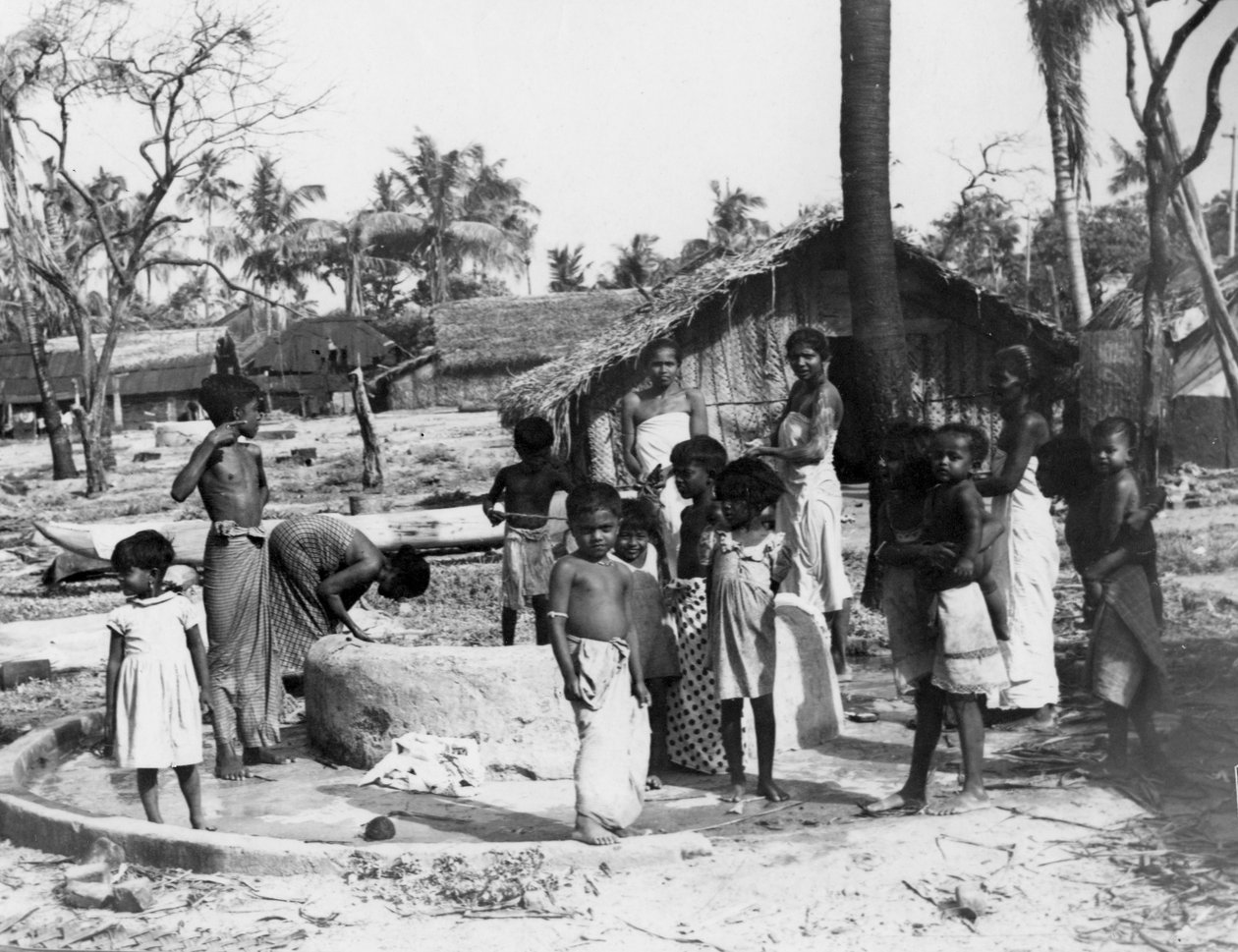 Byscen, Trincomalee, Ceylon, 1945 av Unbekannt