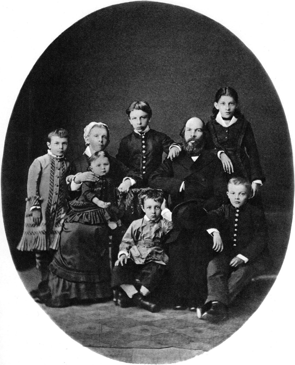Vladimir Ulyanov Lenin som gymnasieelev med sin familj, Simbirsk, Ryssland, 1879 av Unbekannt