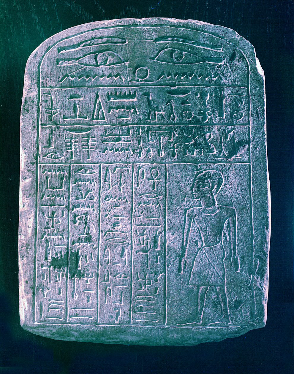 Votiv stele tillägnad av sin bror till en man från Ermant, nära Thebe, forntida Egypten av Unbekannt